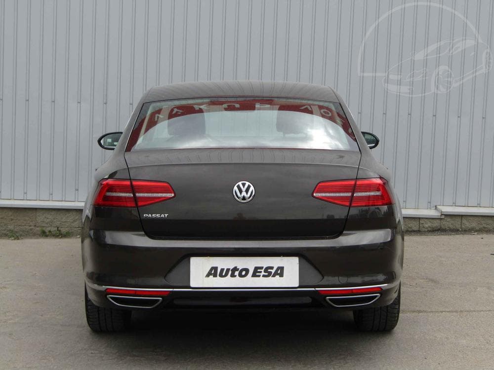 2018 Volkswagen PASSAT - 5