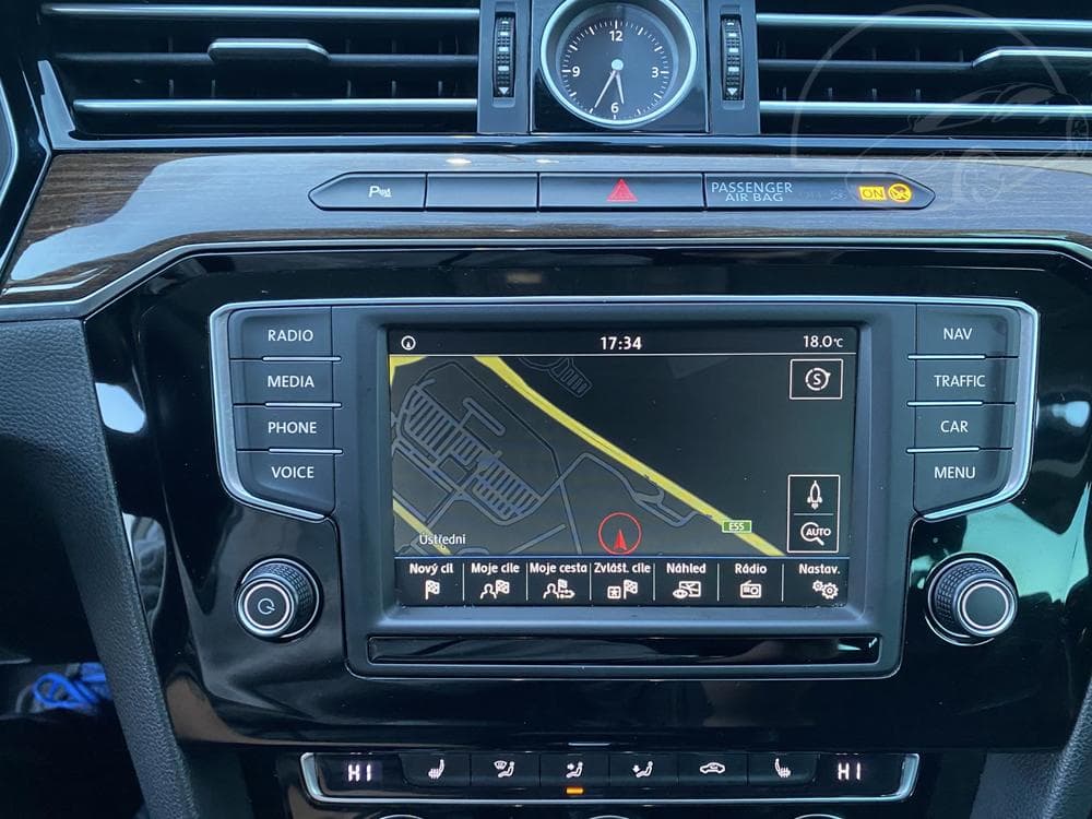 2015 Volkswagen PASSAT - 33
