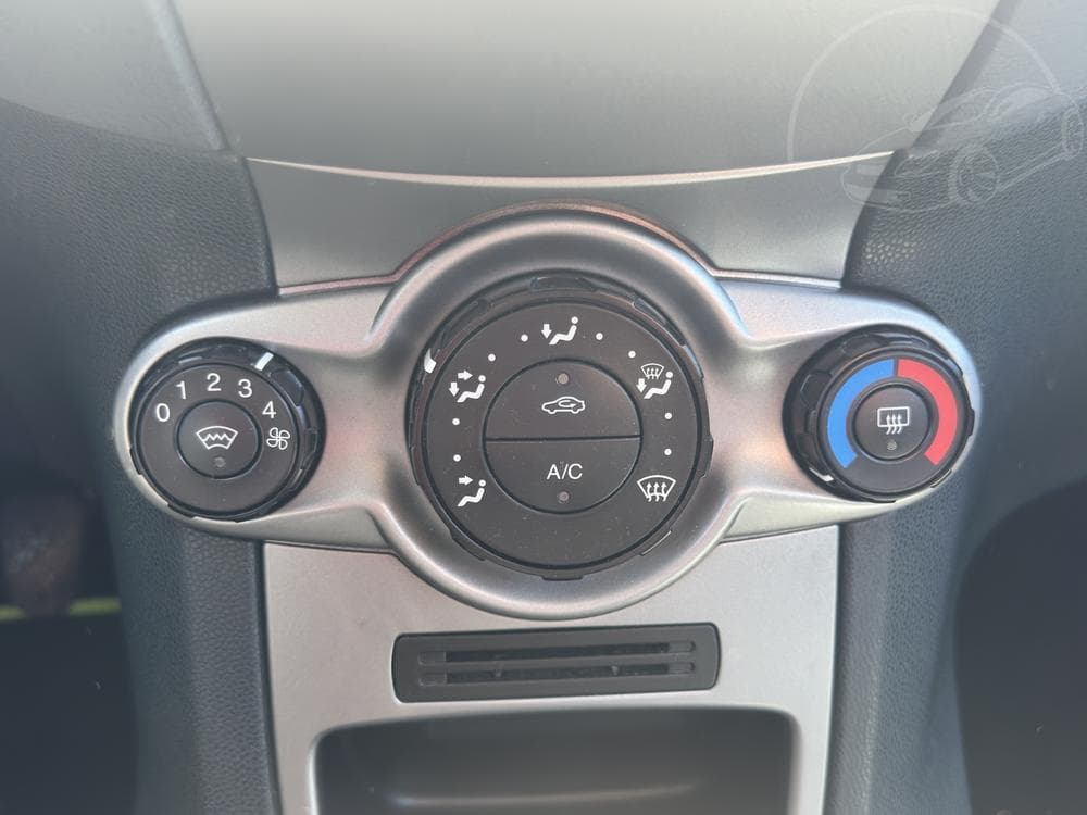 2010 Ford FIESTA - 43