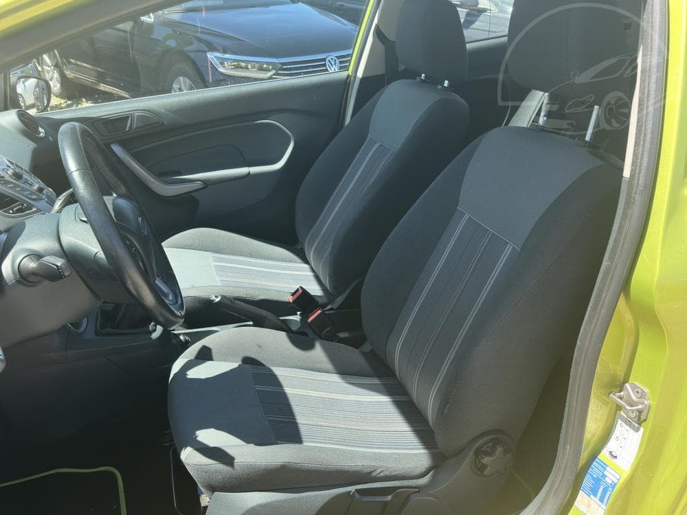 2010 Ford FIESTA - 25