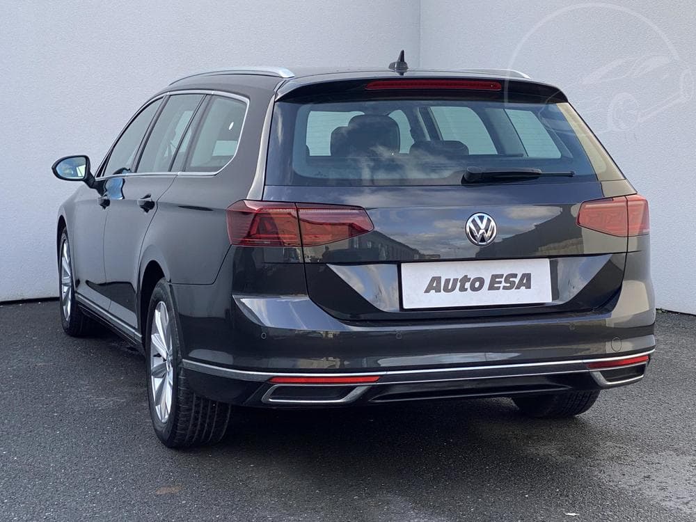 2020 Volkswagen PASSAT - 11