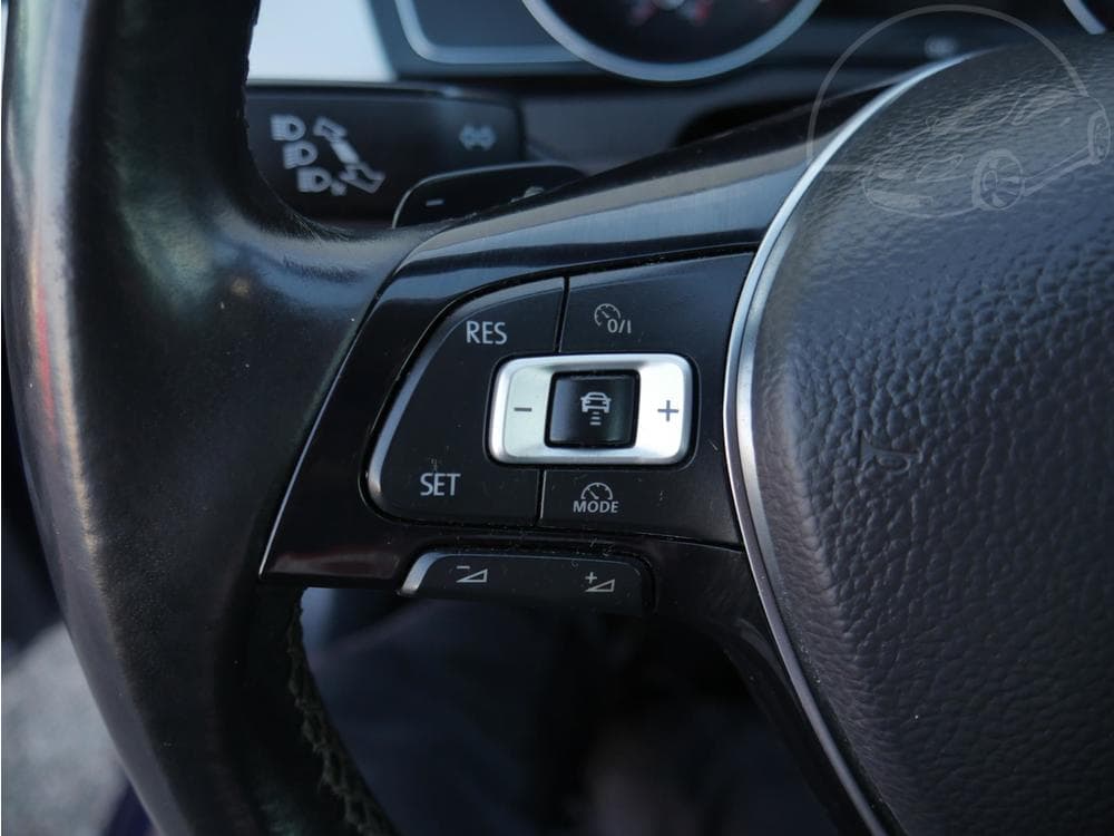 2018 Volkswagen PASSAT - 12