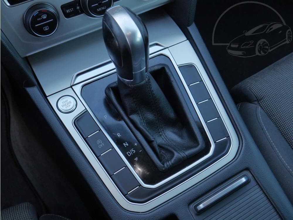 2018 Volkswagen PASSAT - 15
