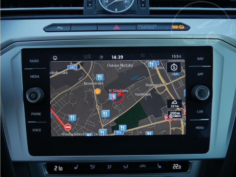 2018 Volkswagen PASSAT - 18