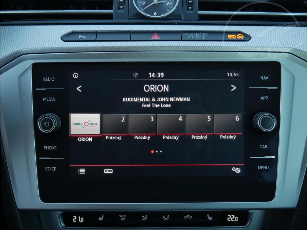 2018 Volkswagen PASSAT - 19