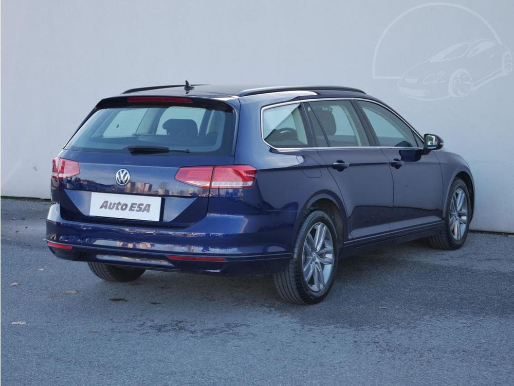 2018 Volkswagen PASSAT - 4