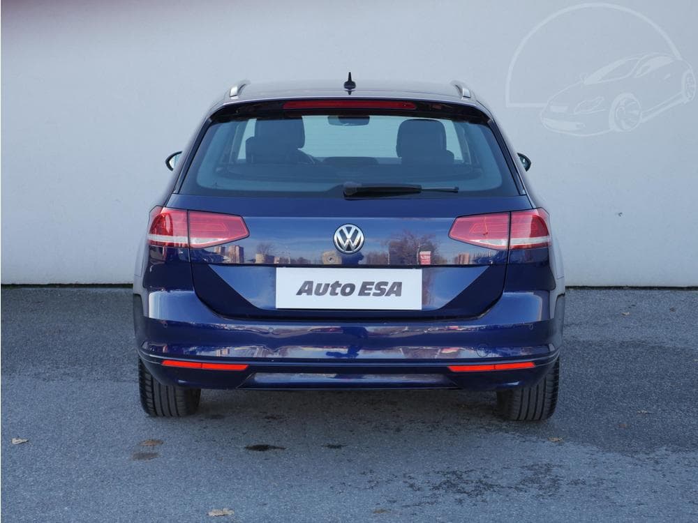 2018 Volkswagen PASSAT - 5