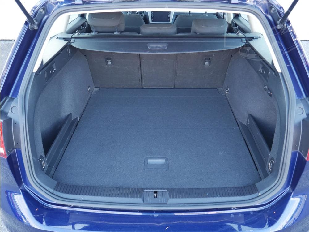 2018 Volkswagen PASSAT - 7