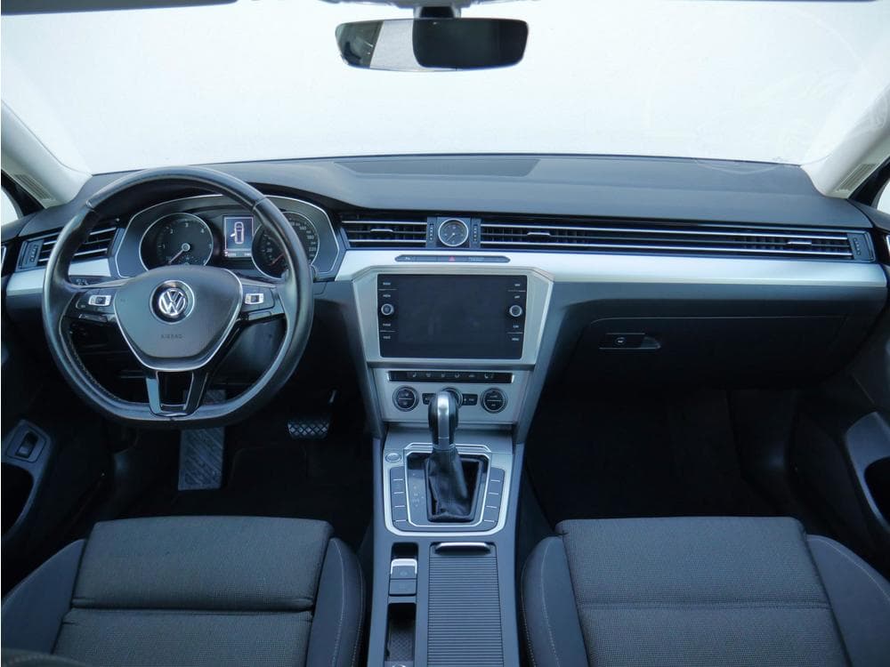 2018 Volkswagen PASSAT - 8