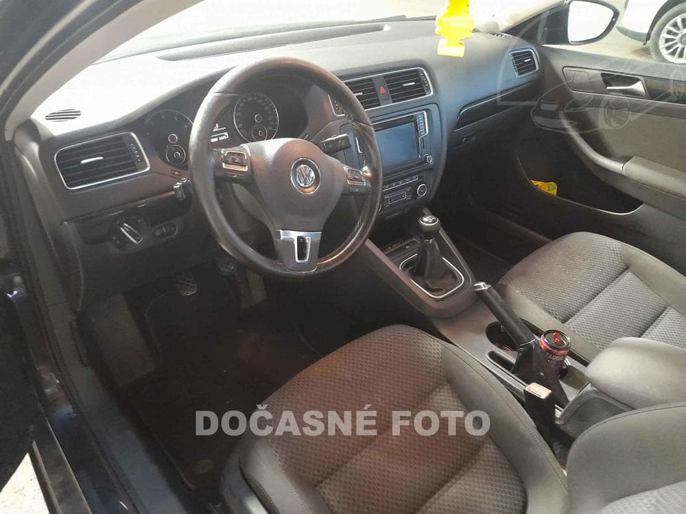 2011 Volkswagen JETTA - 3