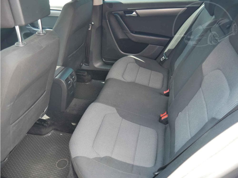 2011 Volkswagen PASSAT - 10