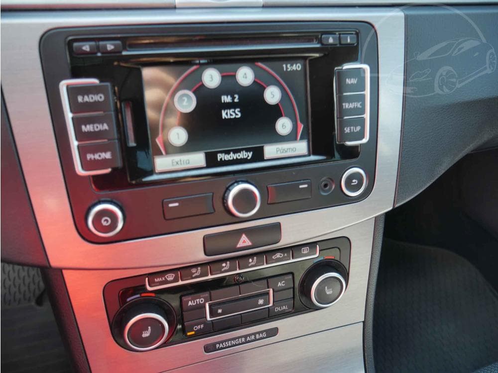 2011 Volkswagen PASSAT - 11