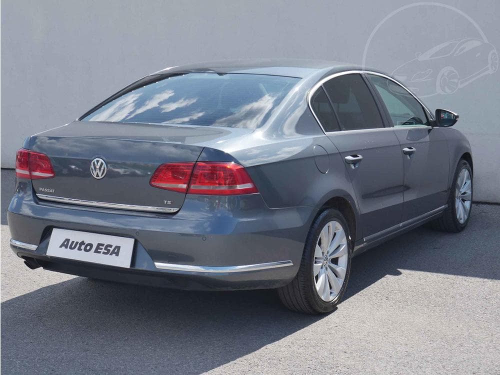 2011 Volkswagen PASSAT - 4