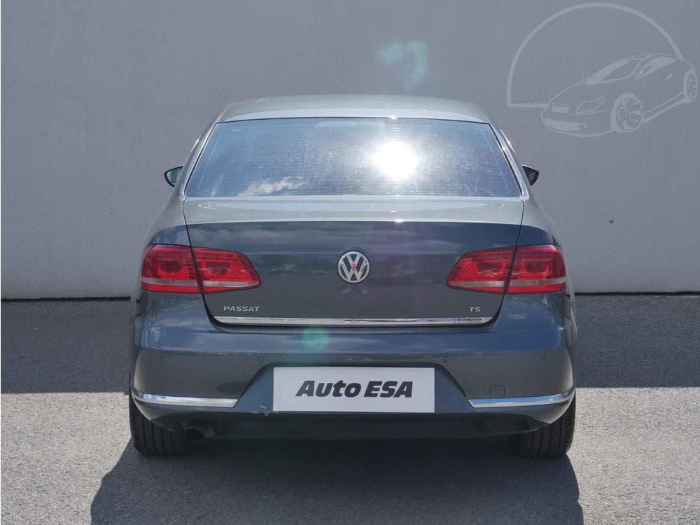 2011 Volkswagen PASSAT - 5