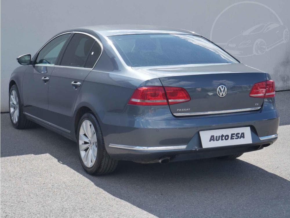 2011 Volkswagen PASSAT - 6