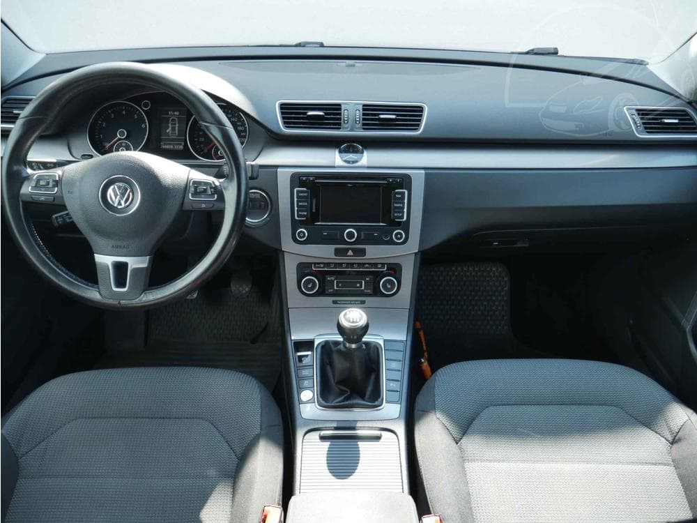 2011 Volkswagen PASSAT - 8