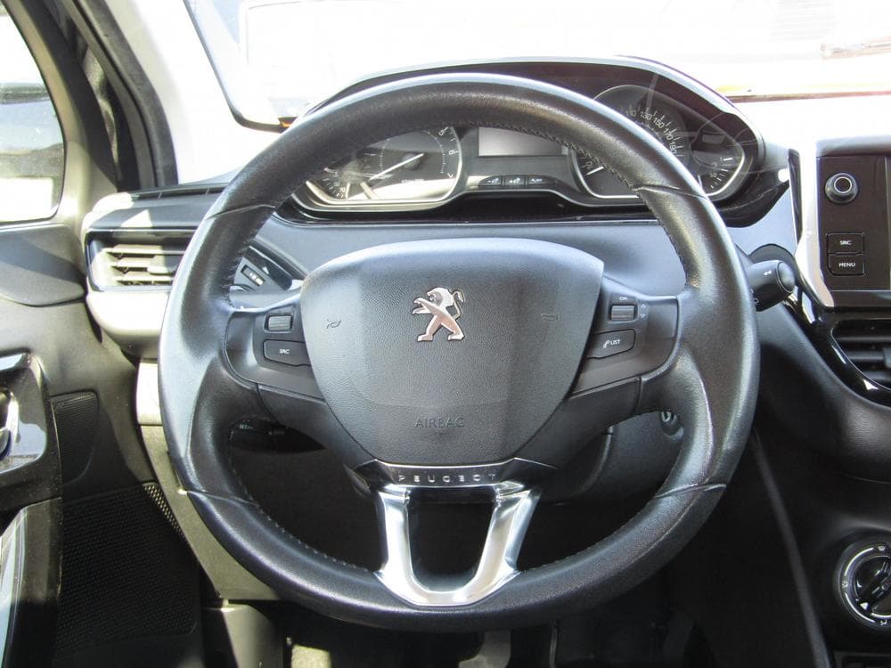 2017 Peugeot 208 - 12