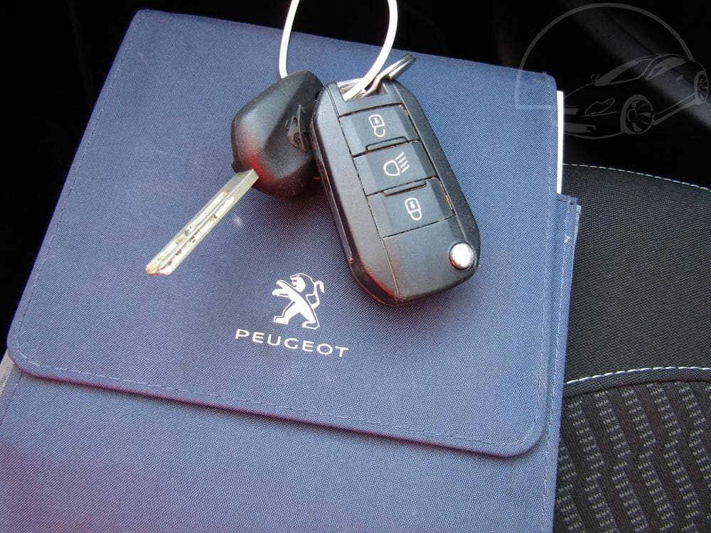 2017 Peugeot 208 - 16