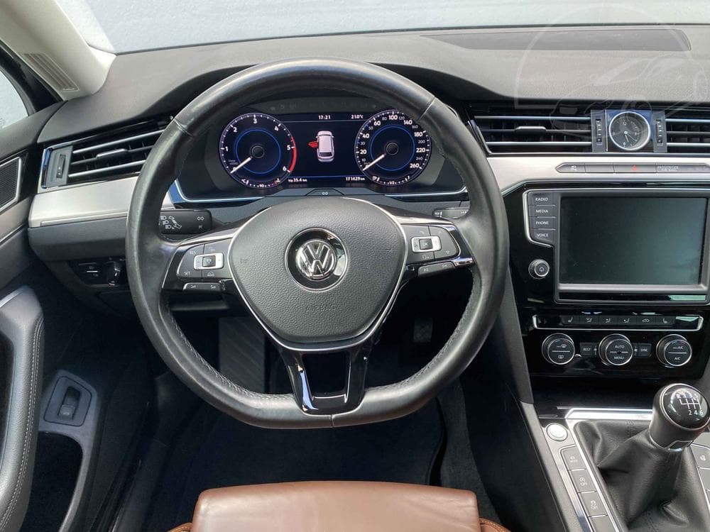 2017 Volkswagen PASSAT - 11
