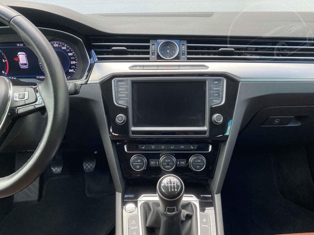 2017 Volkswagen PASSAT - 12