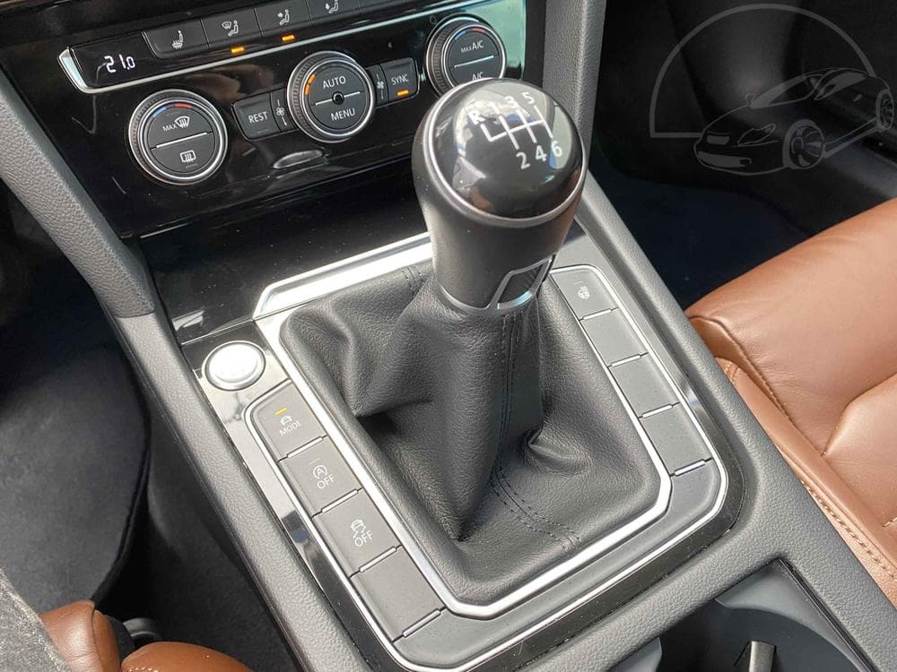 2017 Volkswagen PASSAT - 16