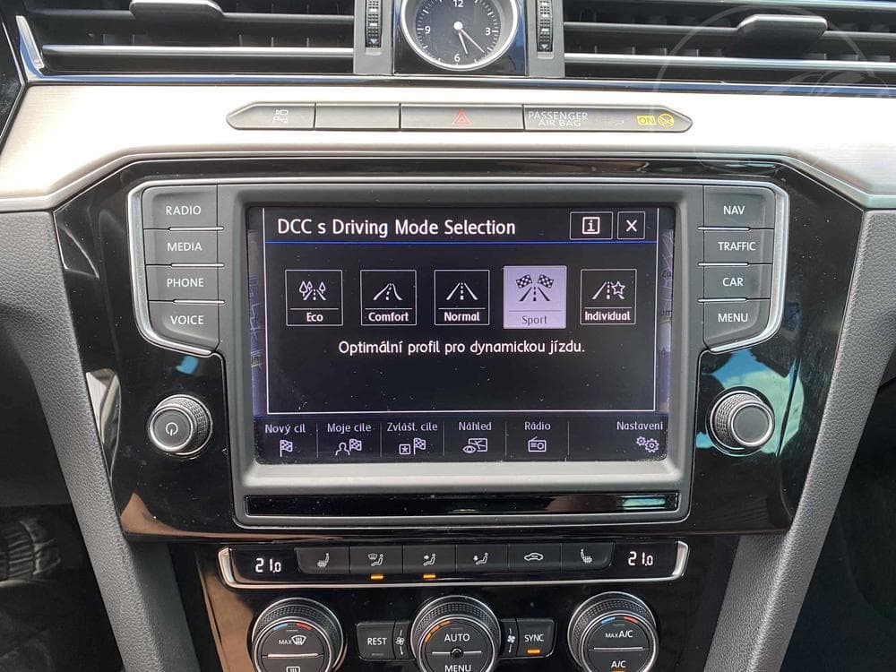 2017 Volkswagen PASSAT - 19