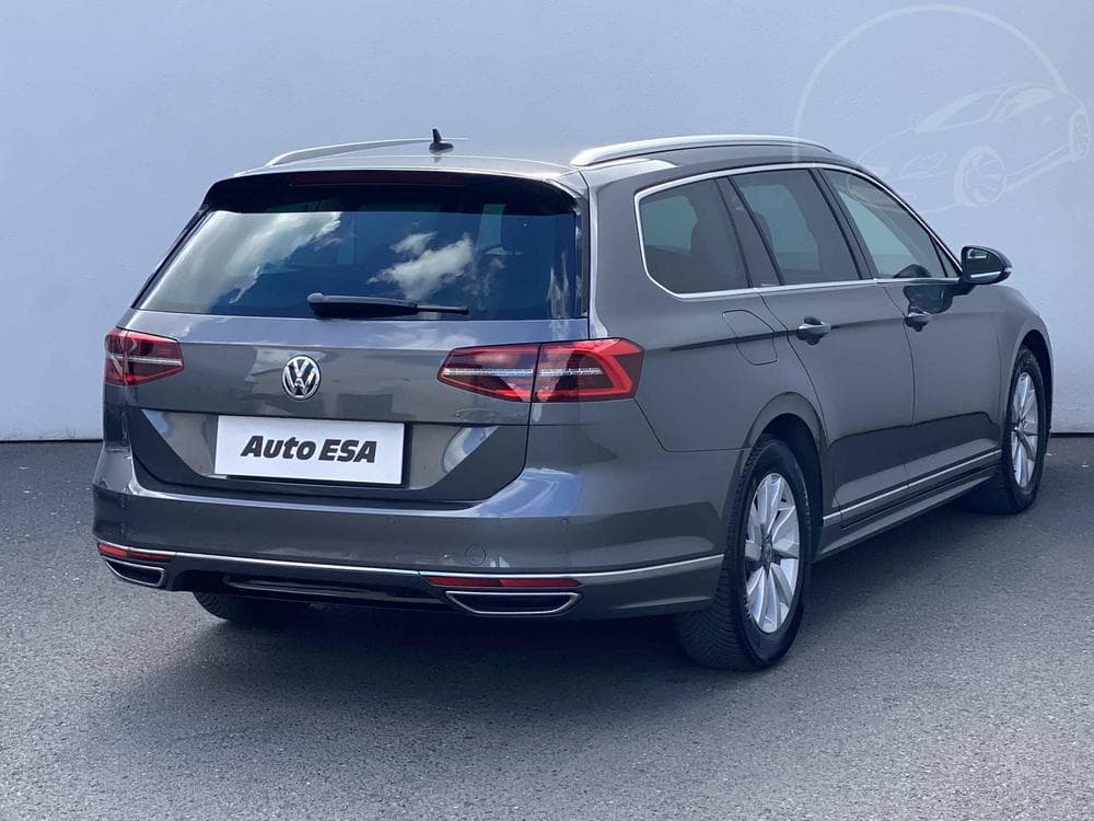 2017 Volkswagen PASSAT - 4