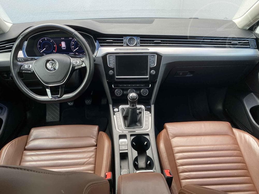 2017 Volkswagen PASSAT - 8