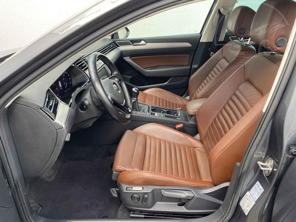 2017 Volkswagen PASSAT - 9