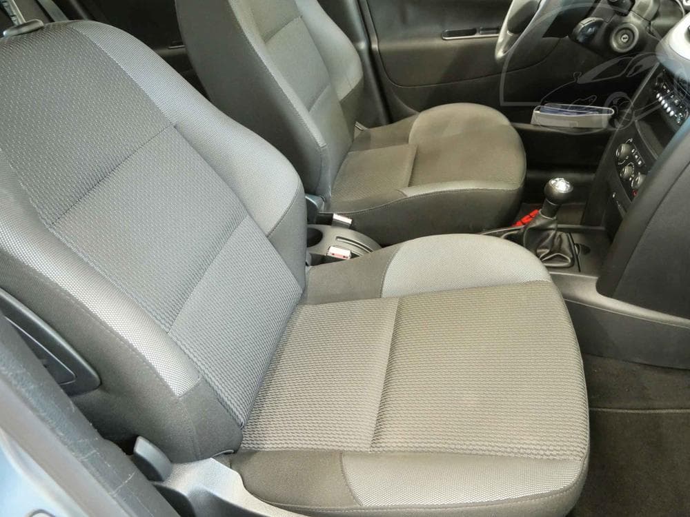 2011 Peugeot 207 - 11