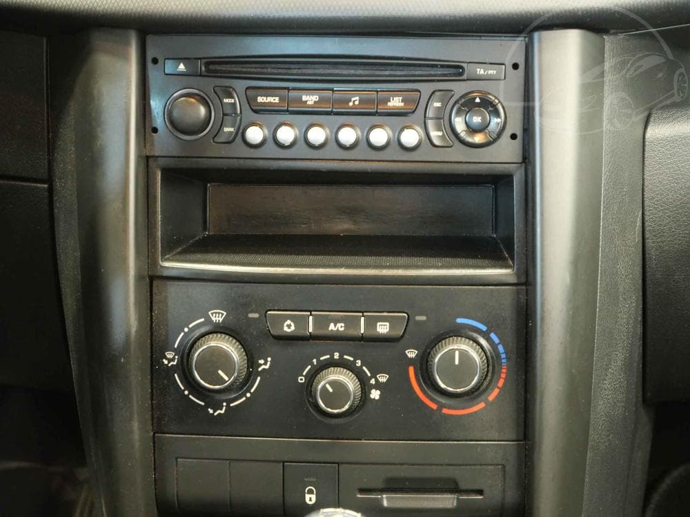 2011 Peugeot 207 - 13