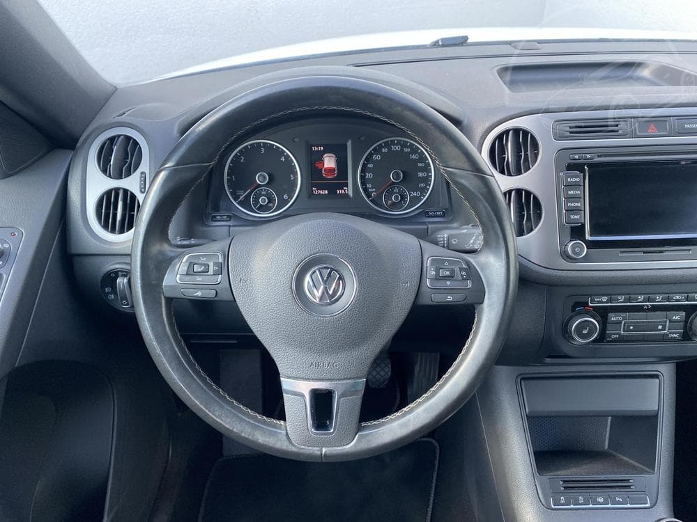 2015 Volkswagen Tiguan - 11