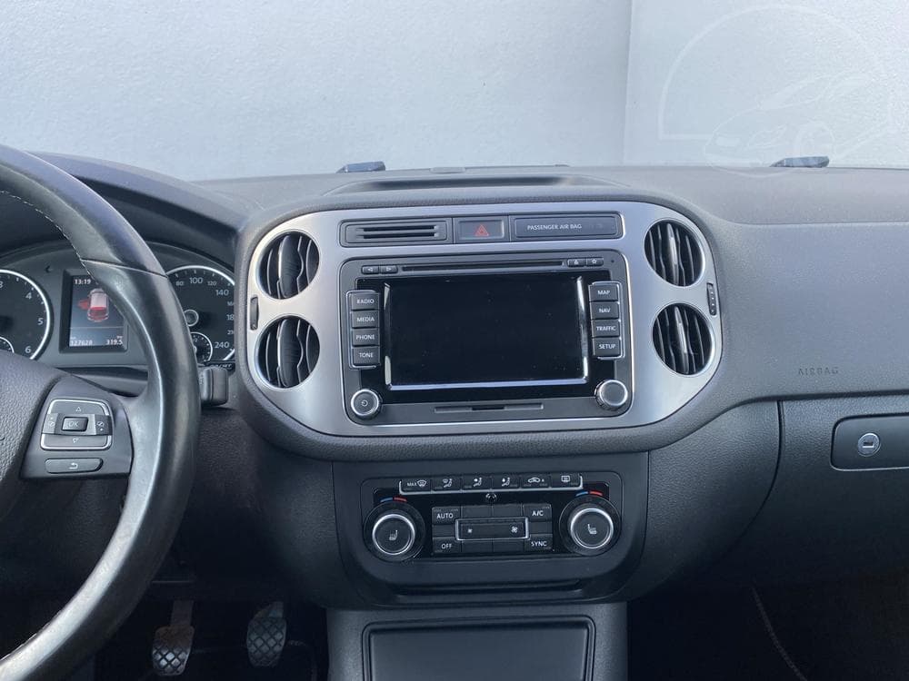 2015 Volkswagen Tiguan - 12