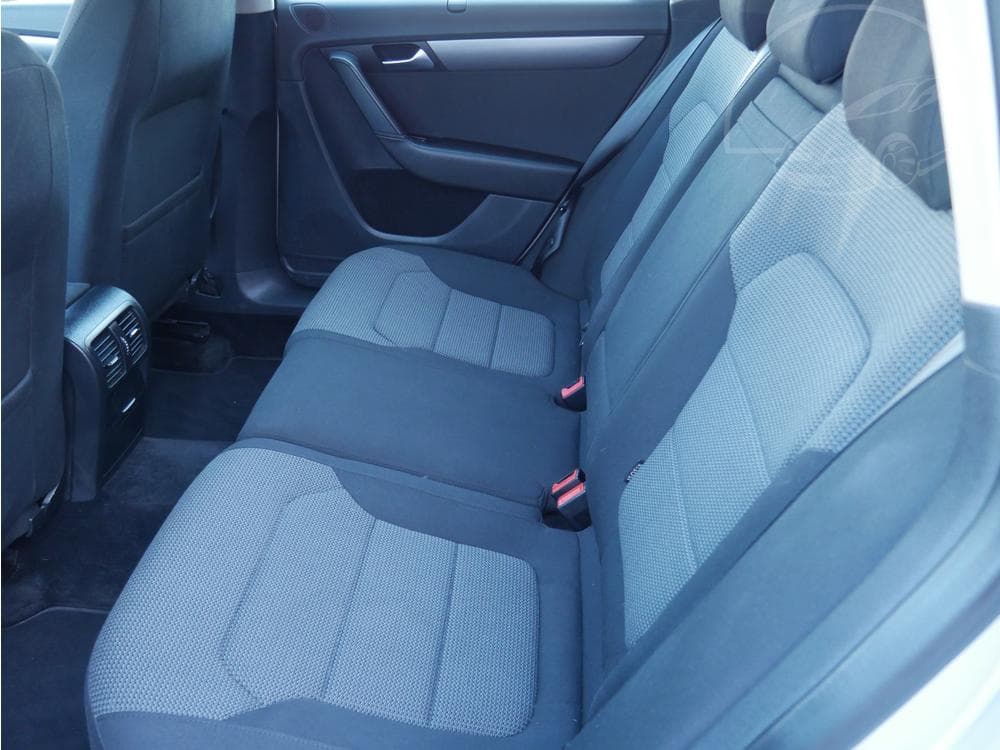 2013 Volkswagen PASSAT - 19