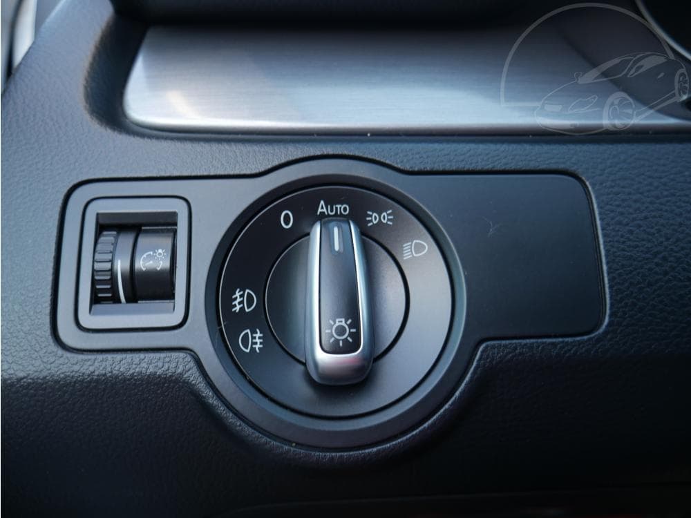 2013 Volkswagen PASSAT - 31