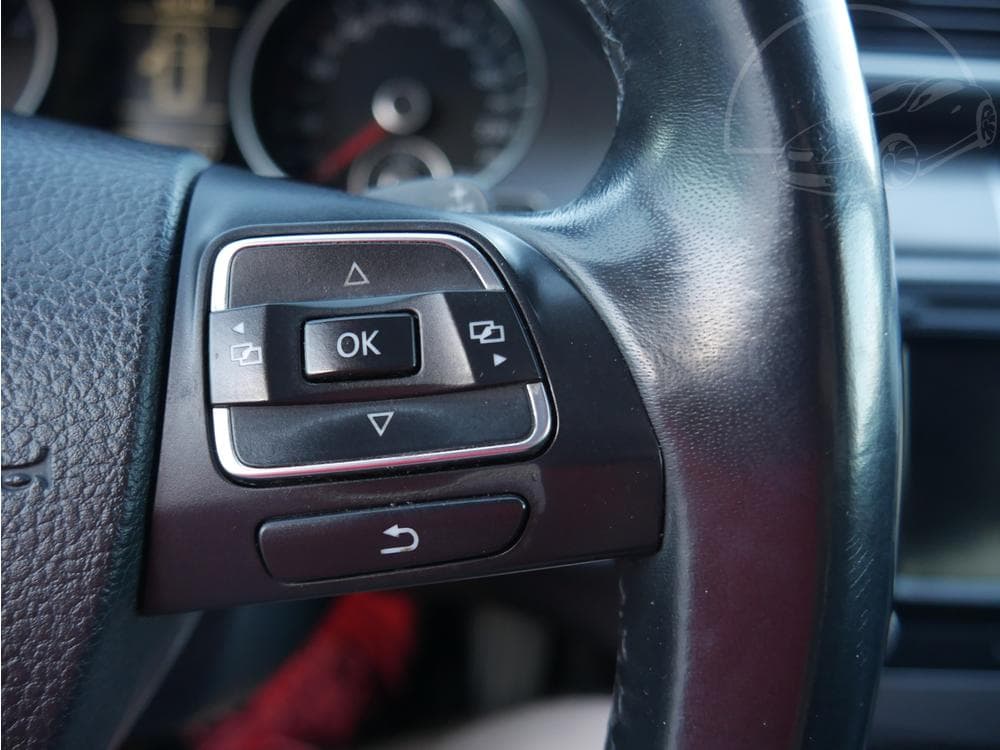 2013 Volkswagen PASSAT - 35