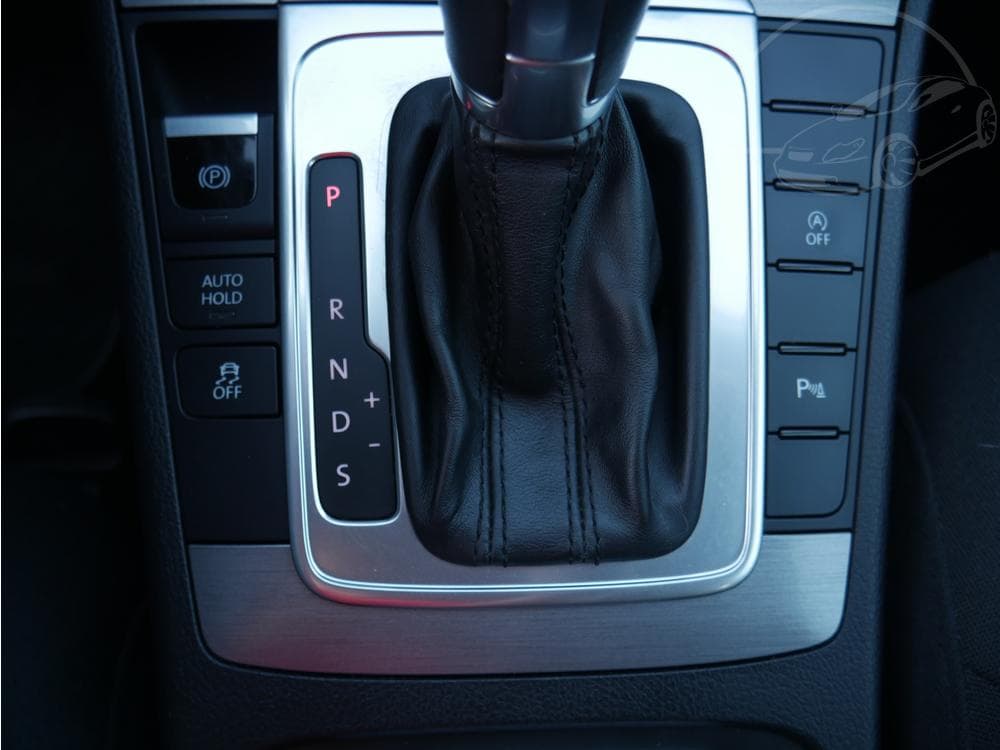 2013 Volkswagen PASSAT - 37