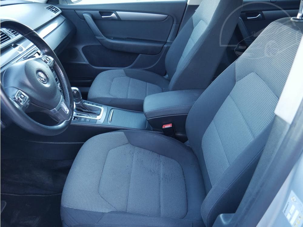 2013 Volkswagen PASSAT - 17
