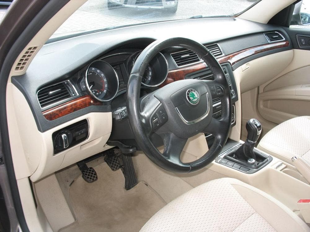 2010 Škoda SUPERB - 6