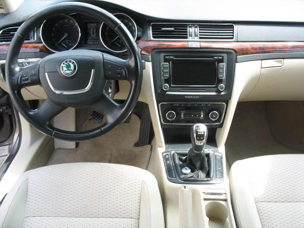 2010 Škoda SUPERB - 8