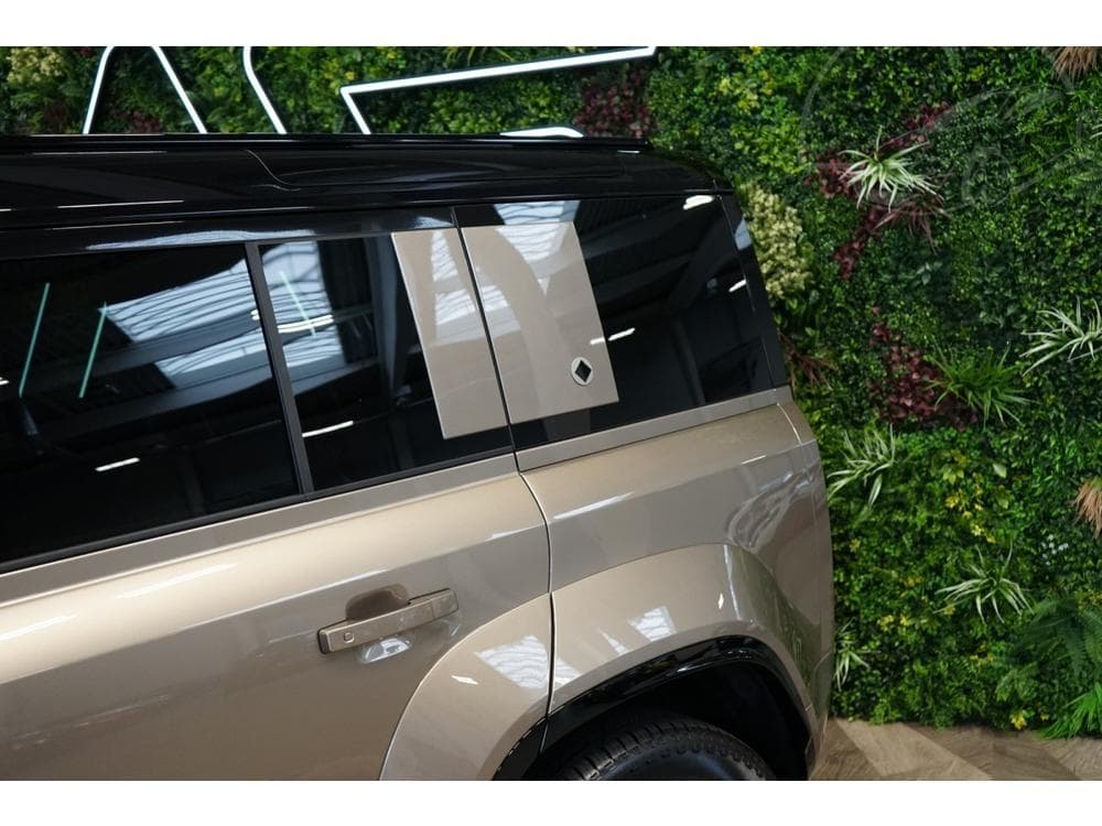2025 Land Rover DEFENDER - 9