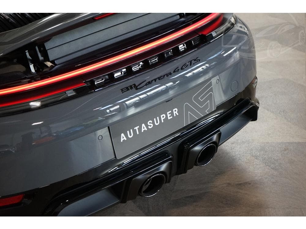 2025 Porsche 911 - 13
