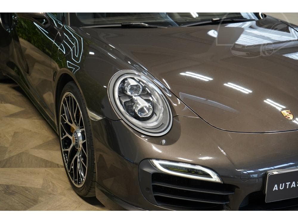 2015 Porsche 911 - 10