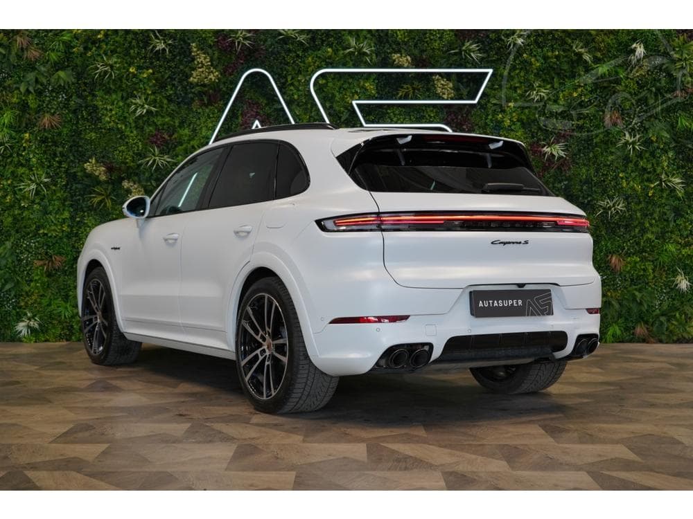 2025 Porsche CAYENNE - 9