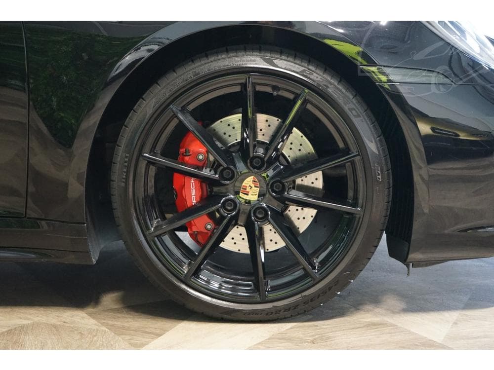 2020 Porsche 911 - 16