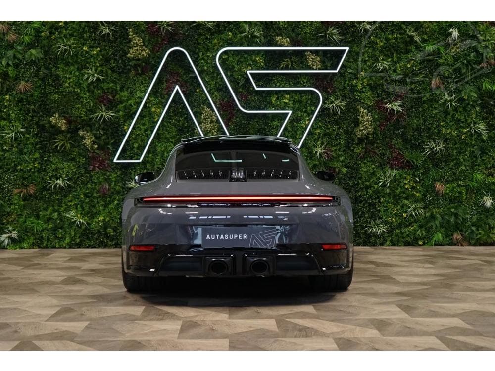 2025 Porsche 911 - 21
