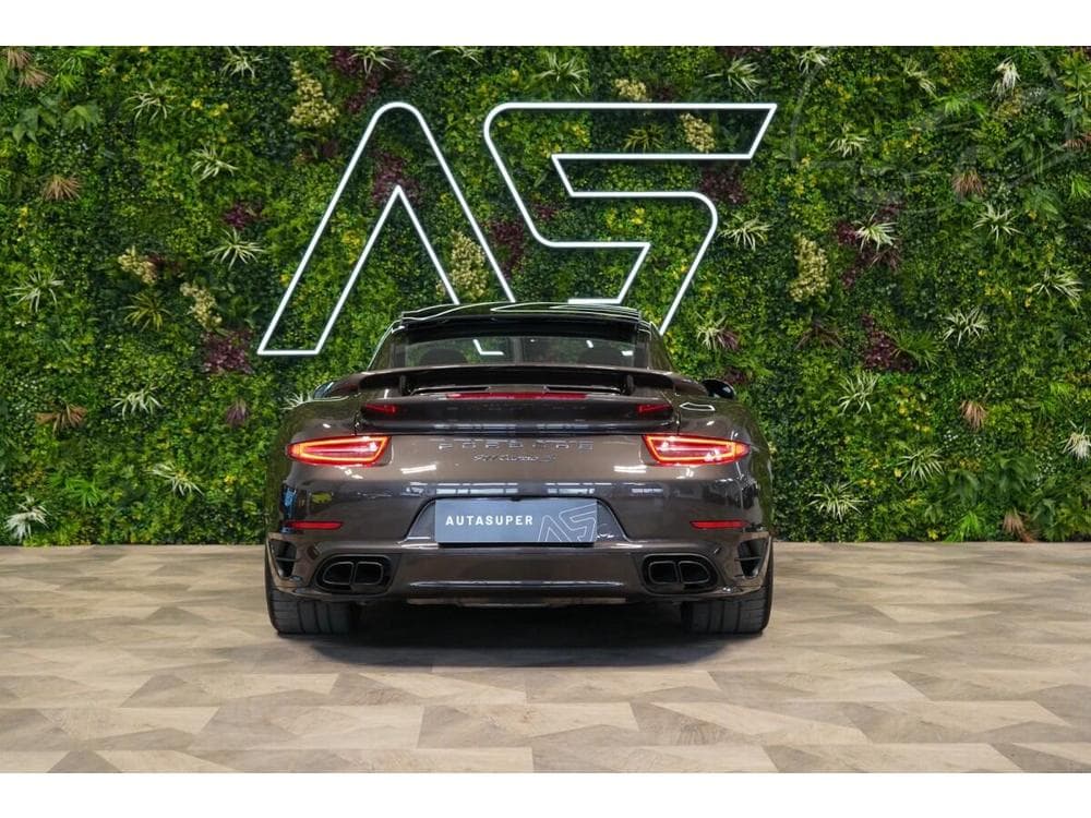 2015 Porsche 911 - 16
