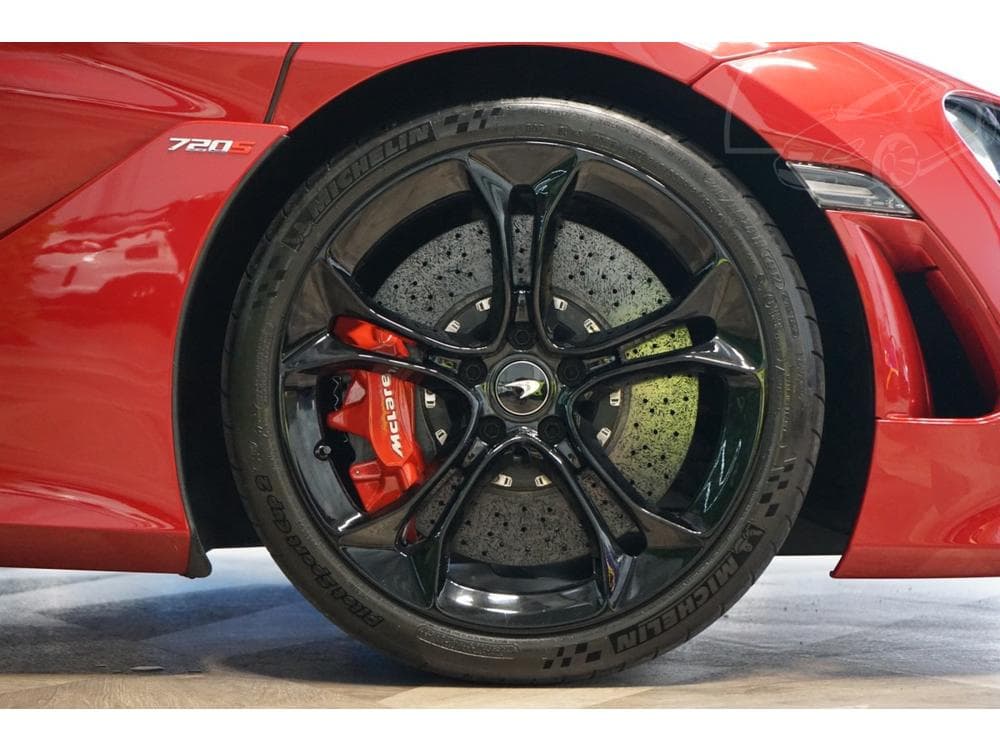 2020 McLaren 720S - 25