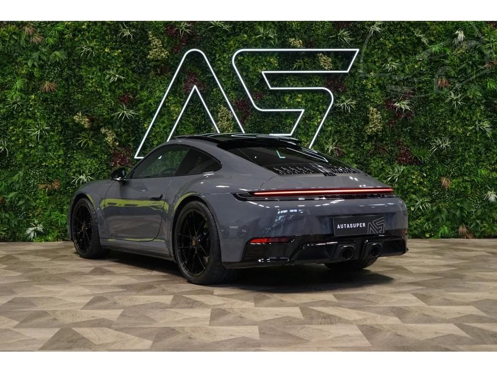 2025 Porsche 911 - 25