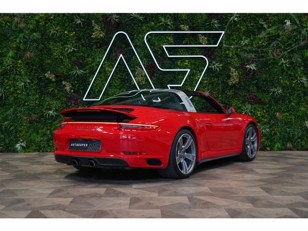 2016 Porsche 911 - 13